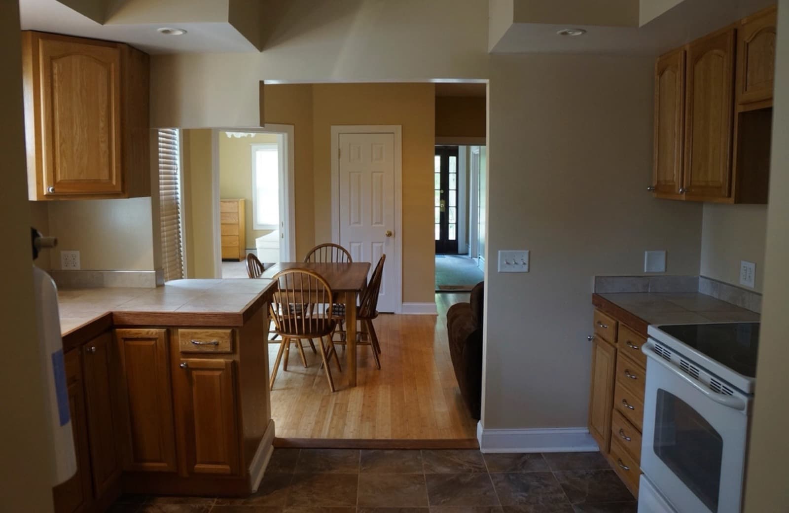 Open-plan kitchen in Edison (before)